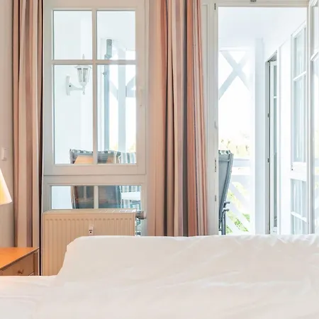 Gemuetliche Mit Balkon Und Badewanne In Apartment